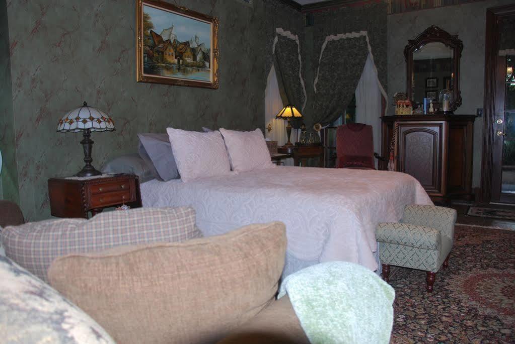 A Walk In The Woods Bed And Breakfast Southold Eksteriør billede