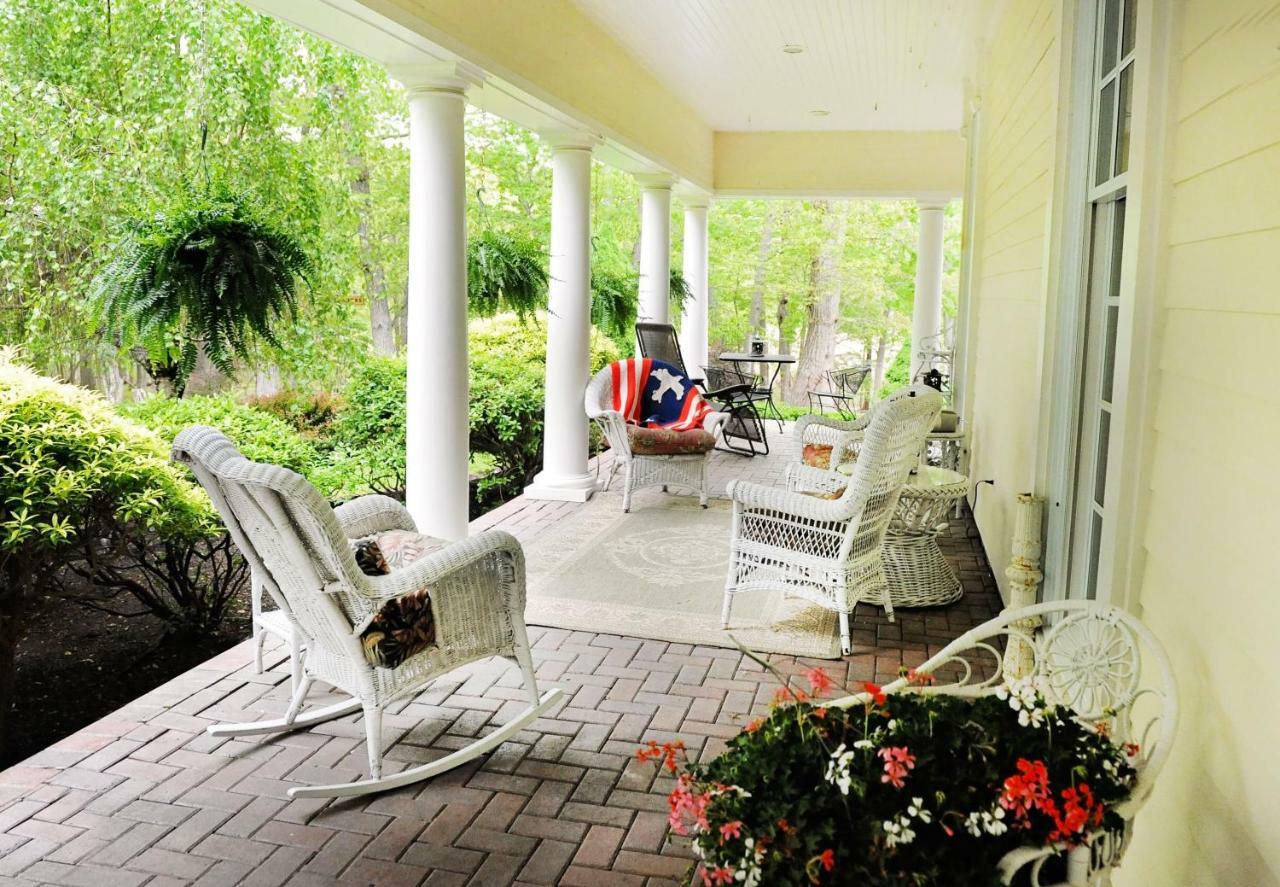 A Walk In The Woods Bed And Breakfast Southold Eksteriør billede